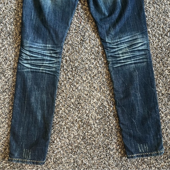 Women’s Almost Famous distressed denim jeans; Size 11 - Picture 5 of 9
